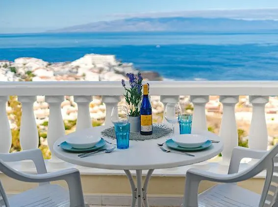 Cosy Seaview Apartment contacts